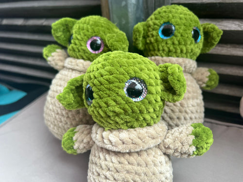 Süße grüne fantasy Figur (handgemacht)